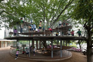 日本「大圓形」幼稚園, 小朋友遊樂場, 親親大自然