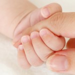 替寶寶剪指甲, 檢查一下指甲緣處有無方角或尖刺