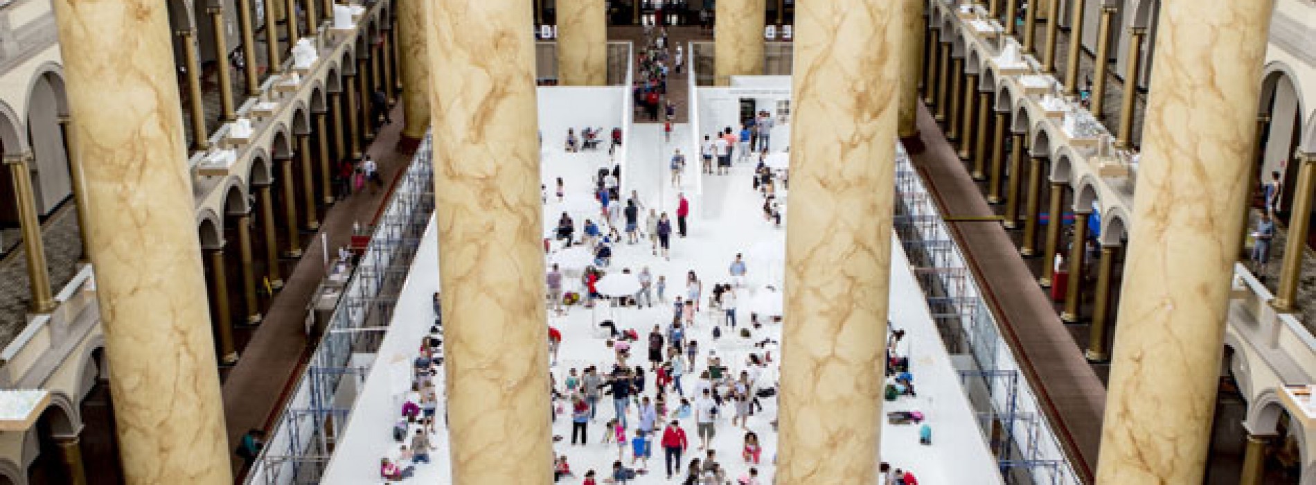 美國「國家博物館」‧變身萬呎「波波池」