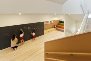 日本幼稚園, 校園有大大小小黑板, 讓小朋友隨意畫隨意寫