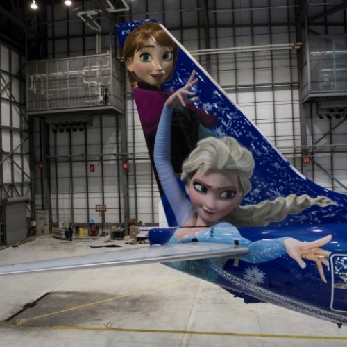 Frozen彩繪客機 ‧ WestJet有得搭