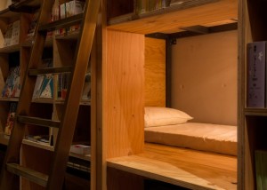 日本「住宿書店」‧親子旅行「瞓書櫃」床舖簡潔