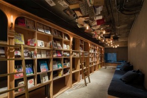日本「住宿書店」‧親子旅行「瞓書櫃」