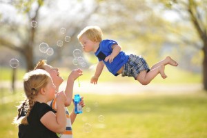 唐氏綜合症孩子‧飛得高飛得快樂, 攝影師爸爸，藉這輯「孩子飛起」的照片，鼓勵兒子