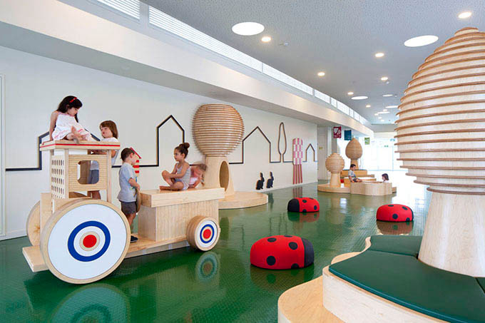 以色列兒童教育中心, 大堂的遊戲設施