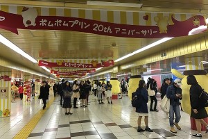 日本新宿站．擁抱巨型「布甸狗」．一周限定
