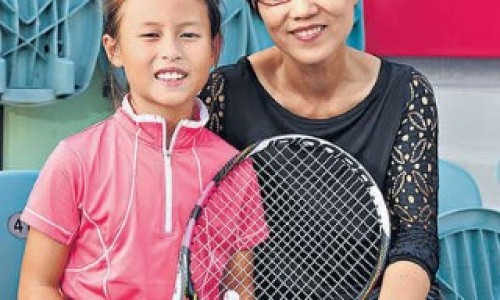 九歲網球小將 勤比賽樂對成與敗