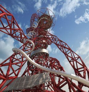 倫敦178米超長半透明滑梯．小朋友1.3m高就玩得！