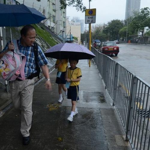 教育局：5點半發紅黑雨警告即停課