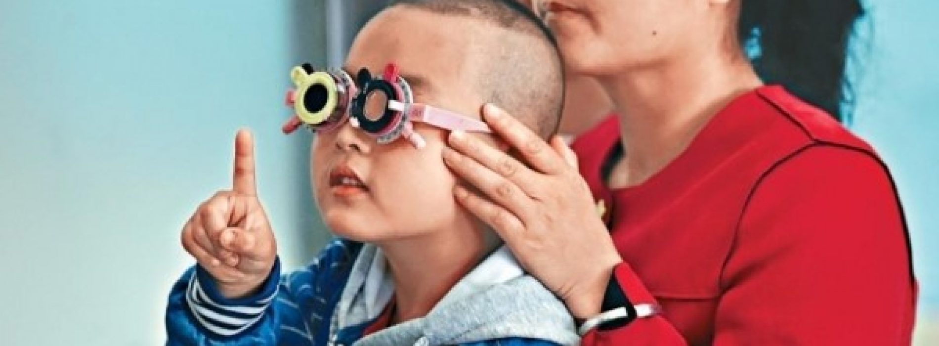 「電子奶嘴」湊仔變害仔 大近視學童 視網膜變異隨時盲